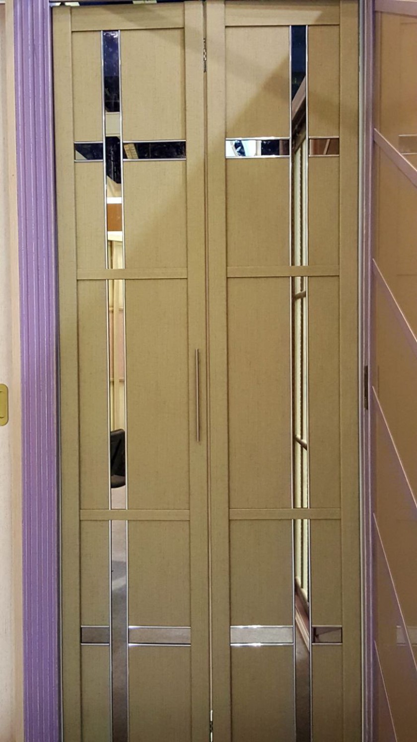 Двери гармошка шпонированные с зеркальным декором Пенза
