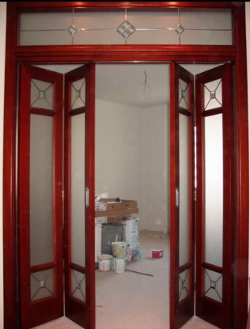 Дверь гармошка с декоративными стеклянными вставками Пенза