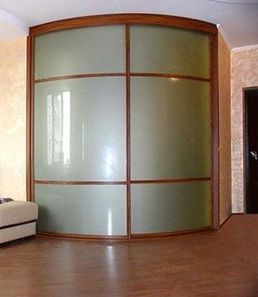 Встроенный шкаф купе радиусный в классическом стиле Пенза